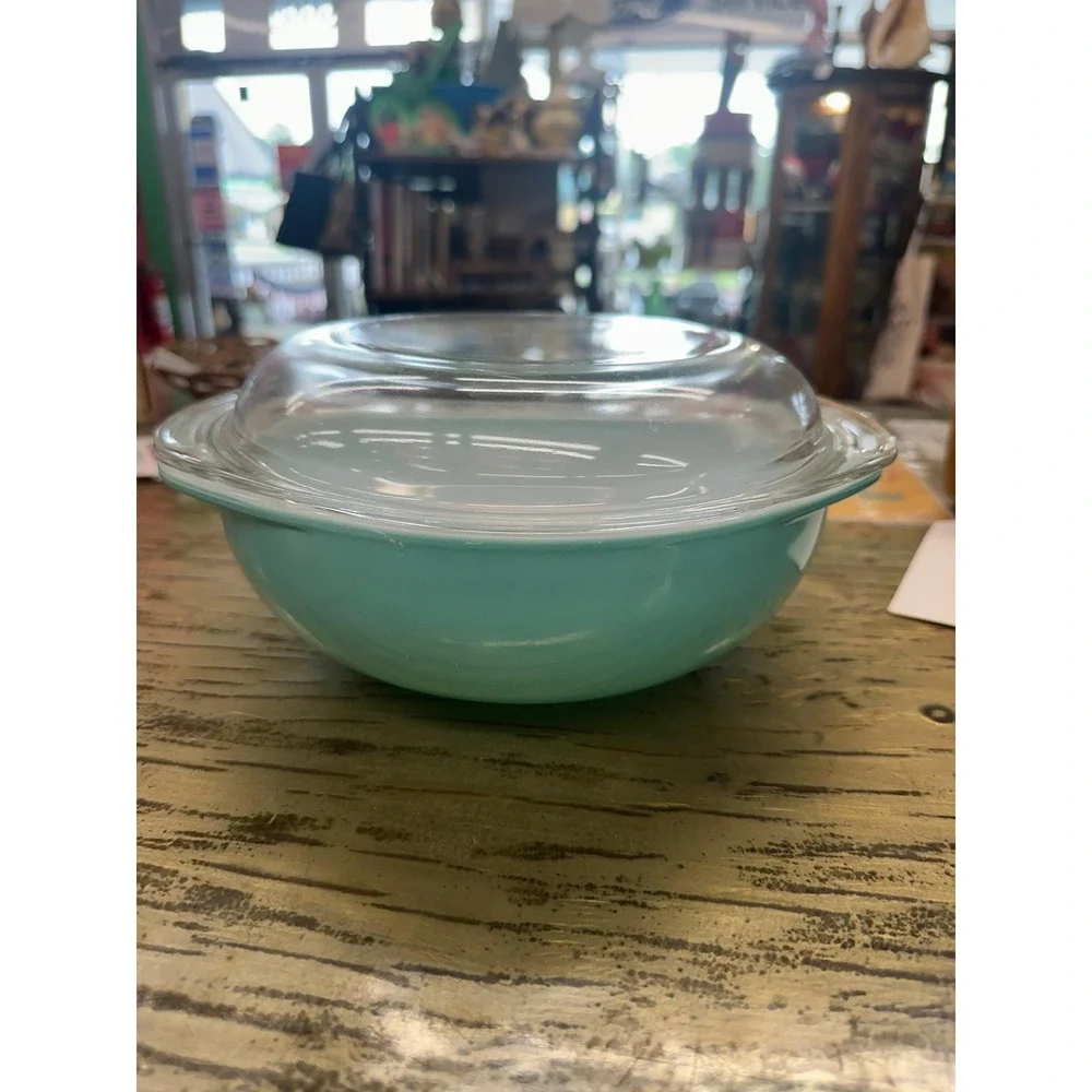 Vintage Pyrex Round Turquoise Bowl 2Qt #024 w/ orig lid
